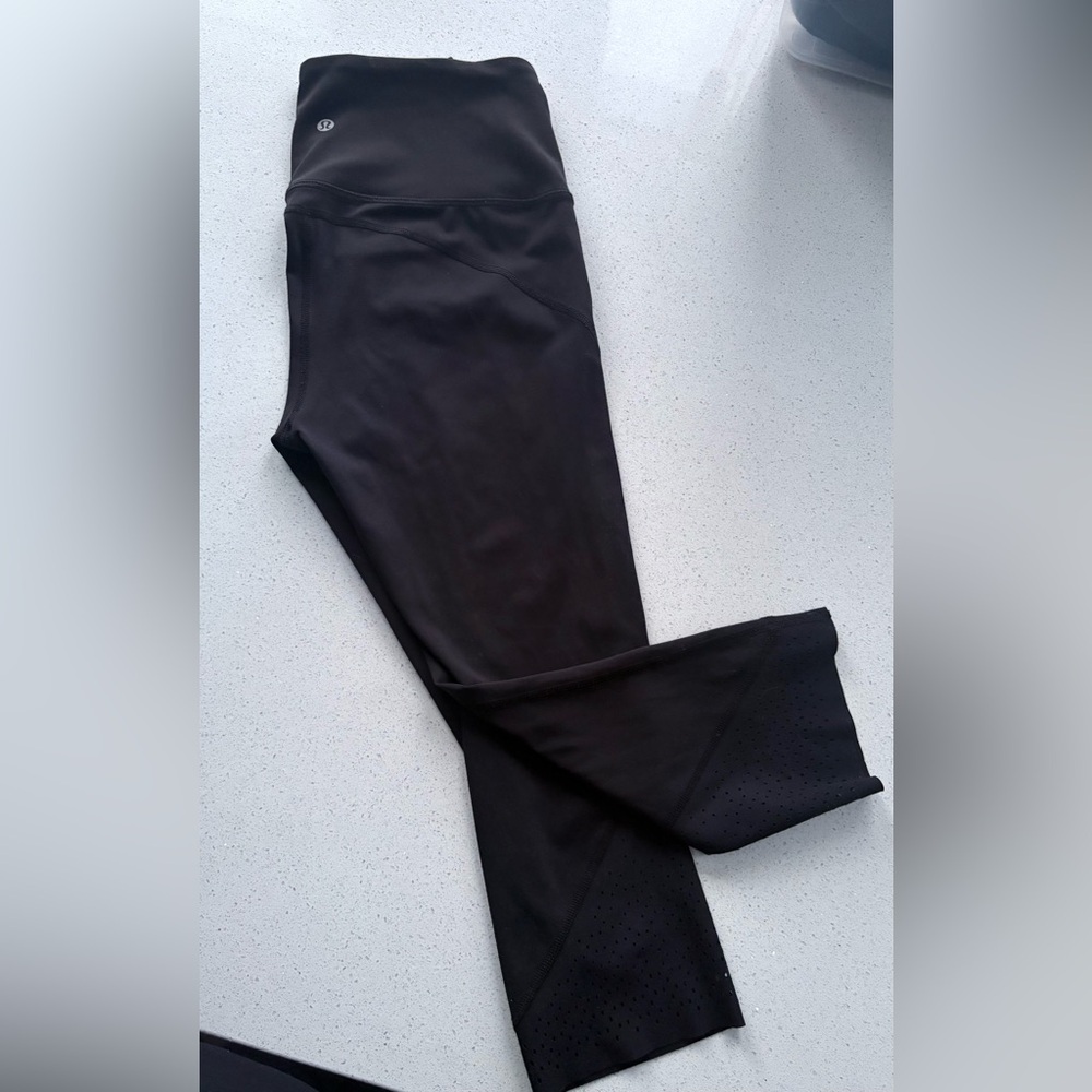 Align lululemon Black High-Waisted Capri pants